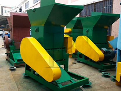 客戶回訪塑料破碎機(jī)使用過(guò)程中需要注意問(wèn)題